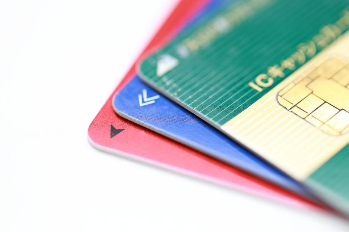消費者金融と銀行カードローンの違いは？気になる金利や期間など比較解説